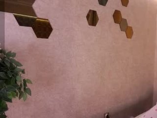 gorgeous_beaux 18 y. o. BBW cam girl offers pleasing for you big boobs on camera