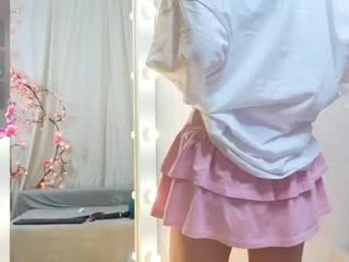 wumcam 19 y. o. depraved blonde cam girl presents her pussy drilled