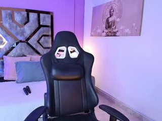 dark_madison 31 y. o. cam girl with big tits lets the huge dick deep inside her pussy