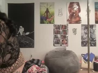 luvvvmia 20 y. o. big tits cam babe loves makes blowjob