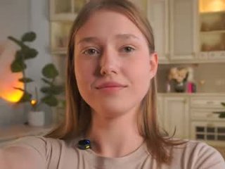 revamcallister 18 y. o. cute cam girl enjoys ass penetration