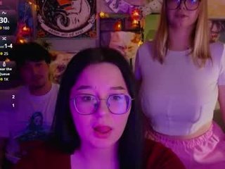 _favorite_ 19 y. o. webcam pair presents blowjob show online
