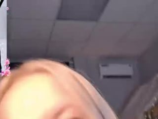 maoqibeverly 19 y. o. horny cam chick gets her feet licked off by slave online