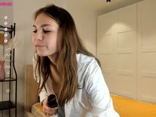 hildgoldsworthy 18 y. o. cam babe with big tits in private live sex show