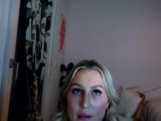 bombshellalexlane 30 y. o. kinky cam babe very wants gets something thick between the legs