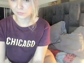 emiily_morgaan 30 y. o. cam girl showing big tits and big ass