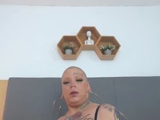 ravennasophiaa 25 y. o. BBW cam girl with big tits shows off her fuck skills on camera