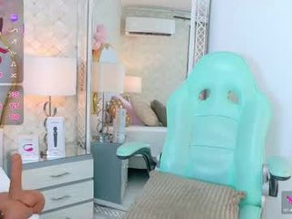 isabellakanned 35 y. o. ebony cam girl with big tits