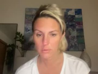 betterconvobesttime 0 y. o. bitchy cam girl wants hot live sex in the chatroom