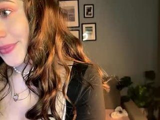 siennaviva7 18 y. o. cam girl showing big tits and big ass