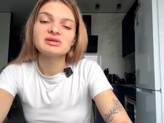 tonetteschechinger 18 y. o. asian cam girl shows perfect ass
