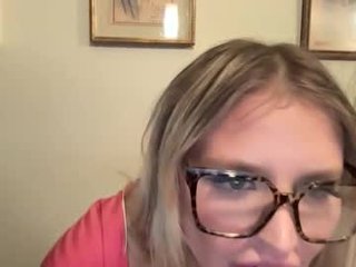 sashabby3 0 y. o. blonde cam babe in the chatroom offers her holes for banging