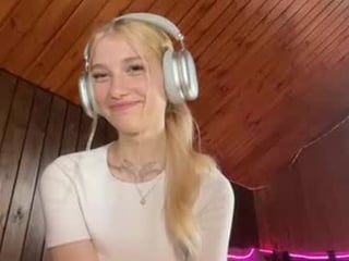 janicesivertsen 18 y. o. 