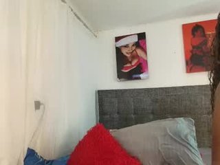 candyblackfunxxx 39 y. o. latina cam milf wants fucking with one horny guy online