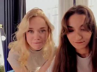 softly_bold 20 y. o. blonde cam babe in the chatroom offers her holes for banging