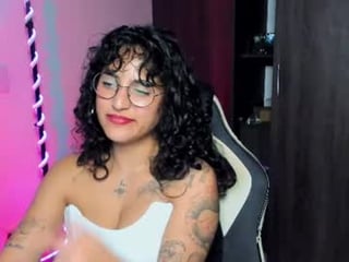 giny_bean 19 y. o. latina cam girl likes to sit naked on camera