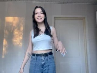 alexiaficke 18 y. o. 