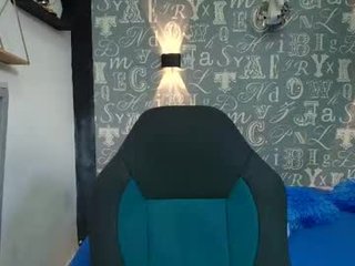 lindsey8 20 y. o. hot cum dripping from beautiful cam babe pussy