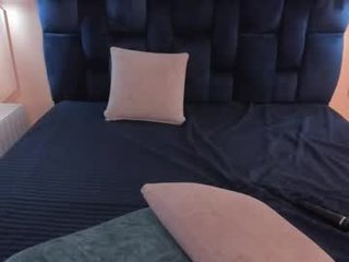 yazmin_rouse 19 y. o. cam girl with long feet loves sucks cock online