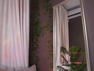 naomi_hotterr 22 y. o. 