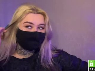 hoffmanite 18 y. o. english cam girl show his beauty legs online