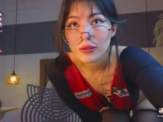 riley_sierra 19 y. o. asian cam girl shows perfect ass