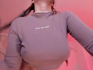 madisoncollinsx 22 y. o. cam girl showing big tits and big ass